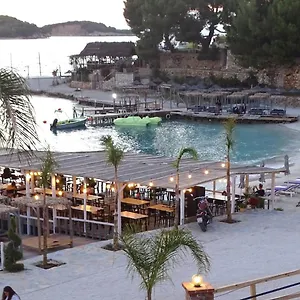Melina's Seaside Retreat Aparthotel